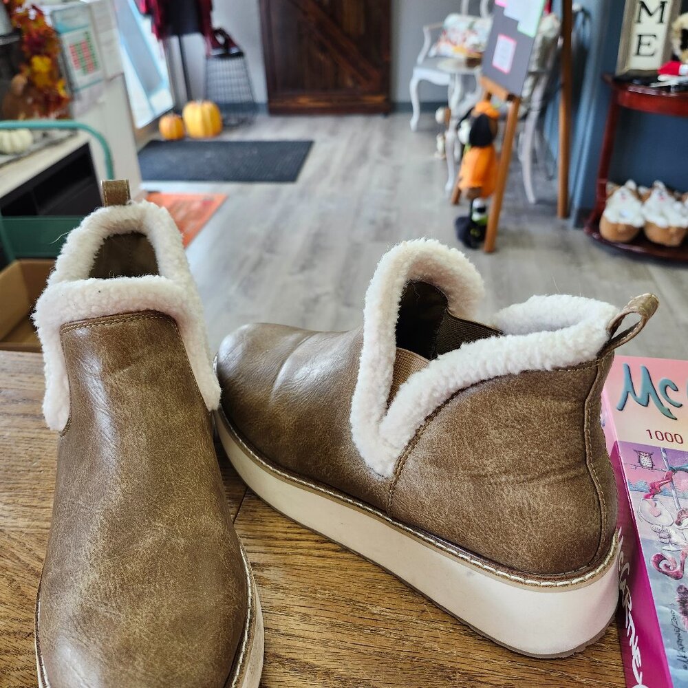 Yellow Box Korena Boot in Tan Platform NWOT